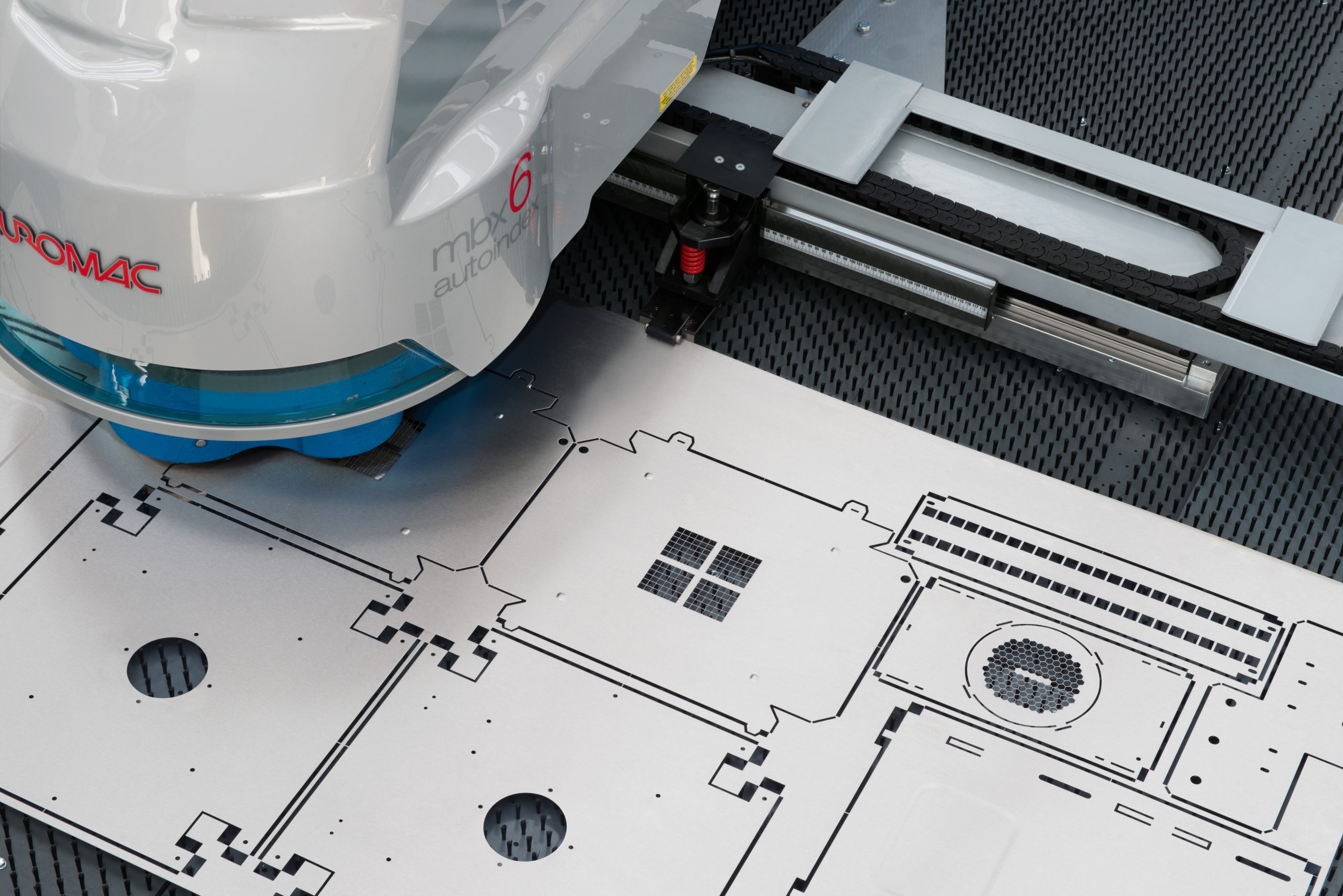 Euromac MBX Plus CNC stancológép munka közben