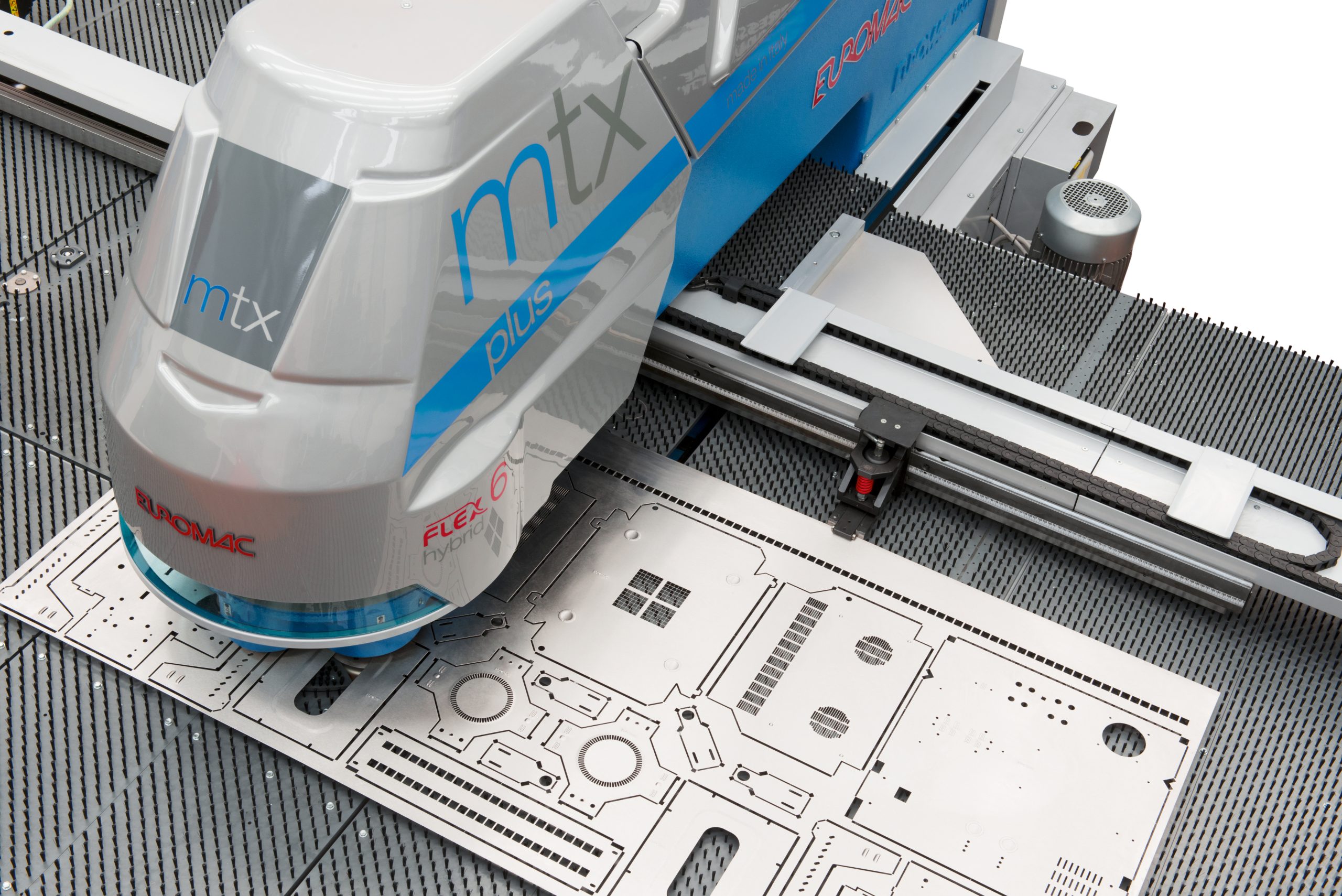 Euromac MTX Plus CNC stancológép munka közben